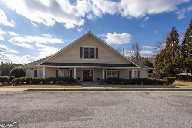 view of front facade with covered porch