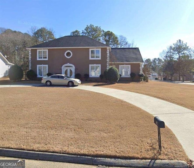 view of front of house with a front lawn