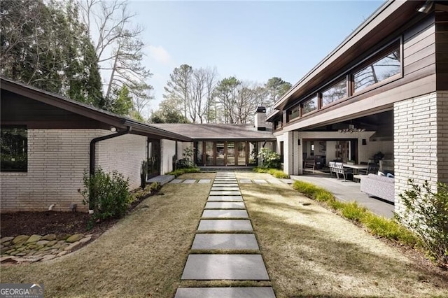 view of yard featuring a patio area