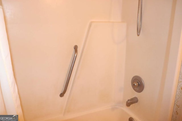 interior details with shower / bath combo with shower curtain