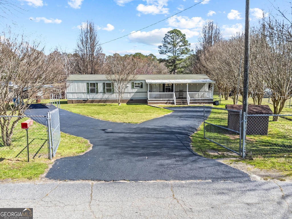 68 Arthur Rd, Hull, GA 30646 - manufactured / mobile home featuring a front lawn, crawl space, a porch, and fence