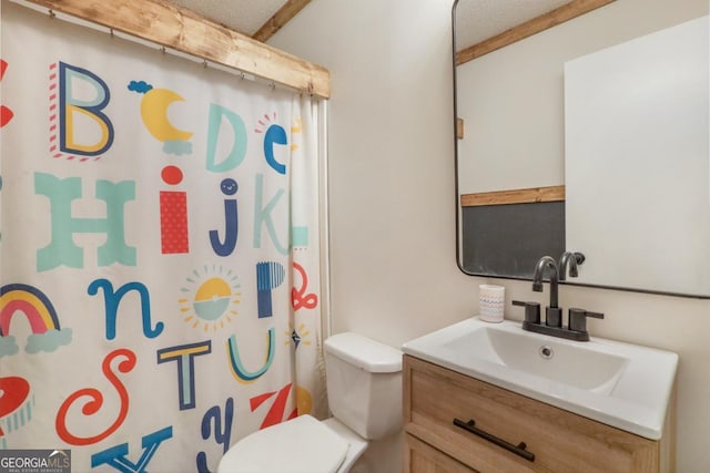 bathroom with a shower with shower curtain, toilet, and vanity