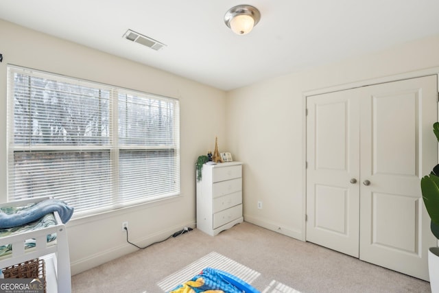 bedroom featuring visible vents, carpet floors, baseboards, and a closet