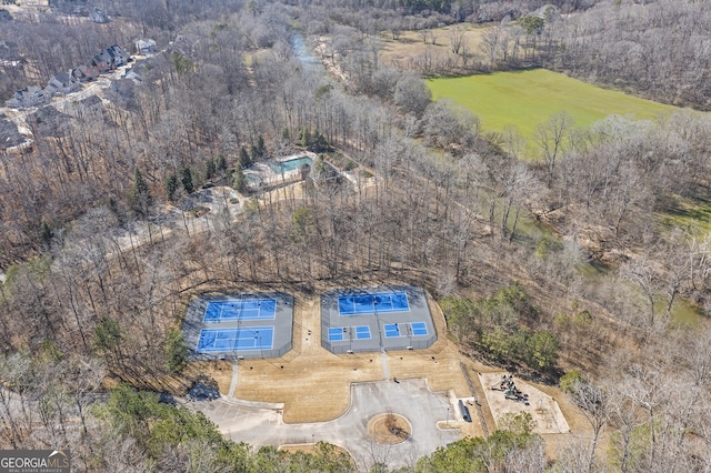 bird's eye view with a view of trees