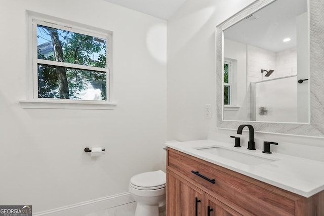 full bathroom featuring baseboards, toilet, a stall shower, and vanity