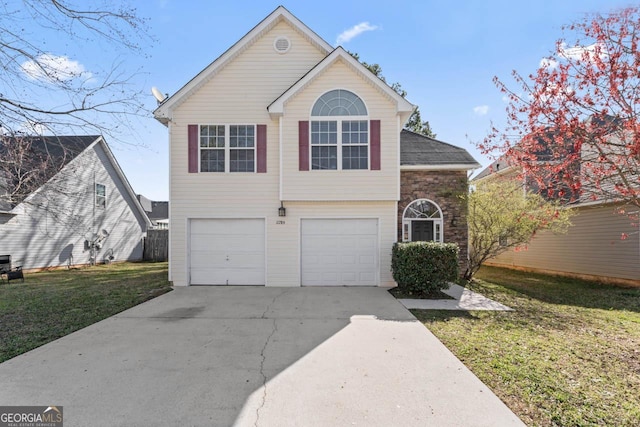 view of front facade featuring a garage, a front lawn, and driveway