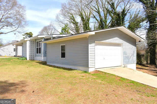 110 Wildwood Cir, Gainesville, GA 30501 - detached garage featuring driveway
