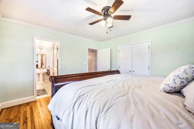 bedroom with light wood-type flooring, a closet, ornamental molding, and a ceiling fan