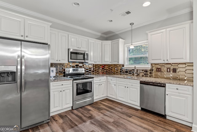 kitchen with visible vents, dark wood finished floors, ornamental molding, a sink, and appliances with stainless steel finishes