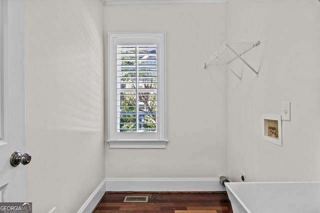 washroom featuring visible vents, a healthy amount of sunlight, laundry area, hookup for a washing machine, and hookup for an electric dryer