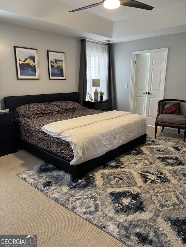 carpeted bedroom featuring ceiling fan