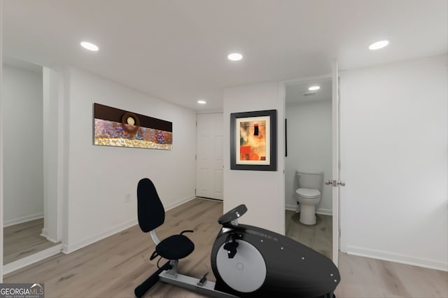 workout area with light wood-style flooring, recessed lighting, and baseboards