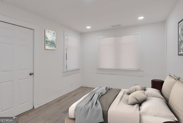 bedroom featuring visible vents, recessed lighting, baseboards, and wood finished floors