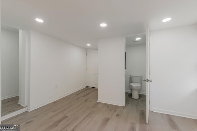 basement with recessed lighting, light wood-type flooring, and baseboards