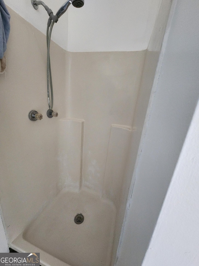 6160 Great Oaks Dr, Lithonia, GA 30058 - bathroom with a shower