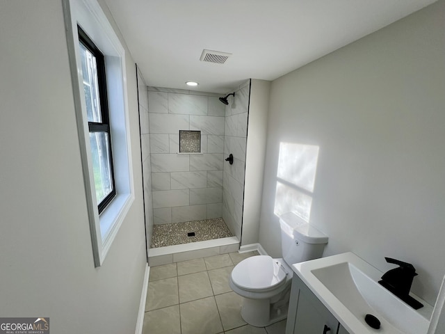 full bath with visible vents, plenty of natural light, and tiled shower