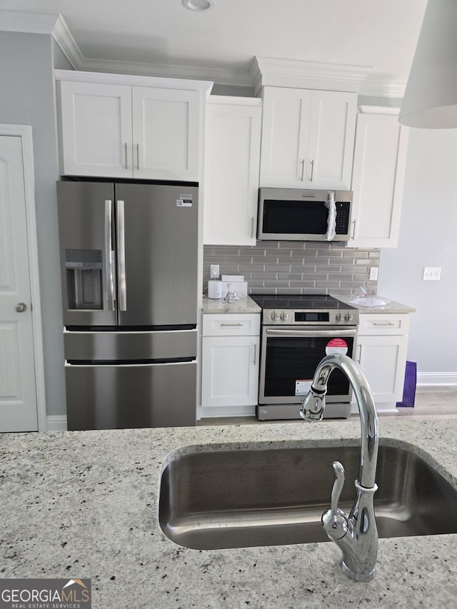115 John Eady Ct, Savannah, GA 31405 - kitchen with a sink, backsplash, white cabinets, and stainless steel appliances