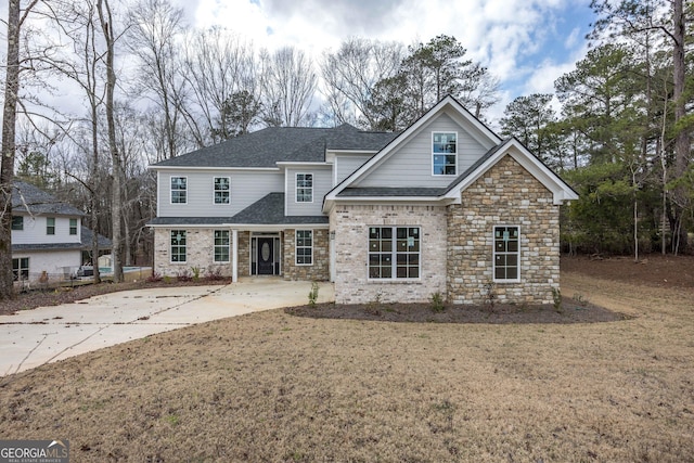 view of front of home featuring a front yard and a shingled roof