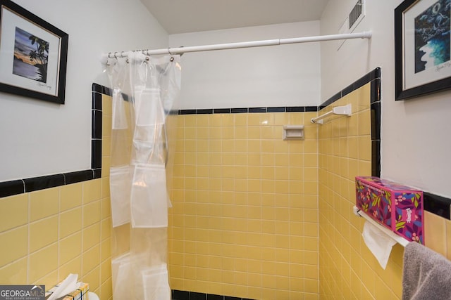 2780 Eastfield Rd SE, Smyrna, GA 30080 - full bath featuring tile walls and a tile shower