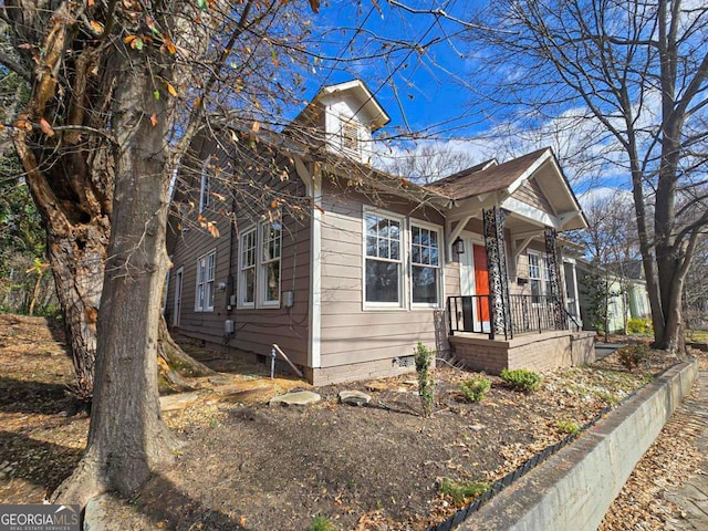 view of front of property featuring crawl space and covered porch