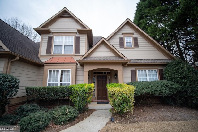 view of front of property featuring a shingled roof