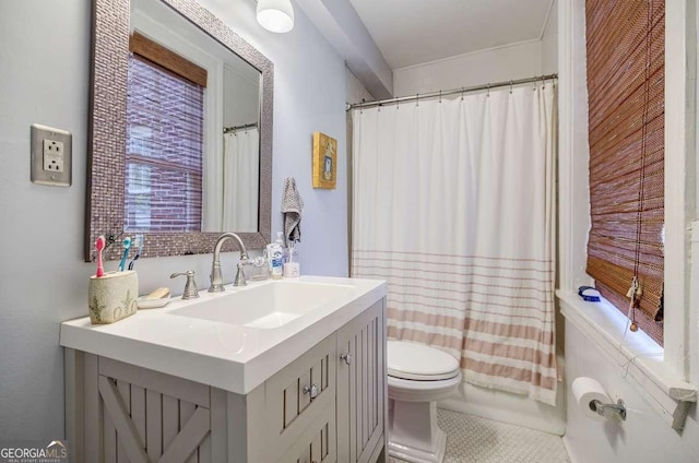 bathroom with vanity, toilet, and shower / bath combo