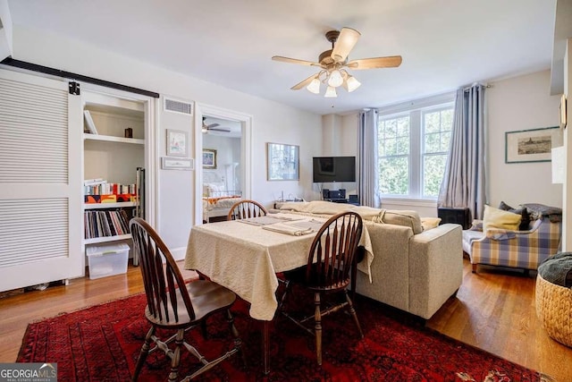 dining space featuring visible vents, wood finished floors, and a ceiling fan