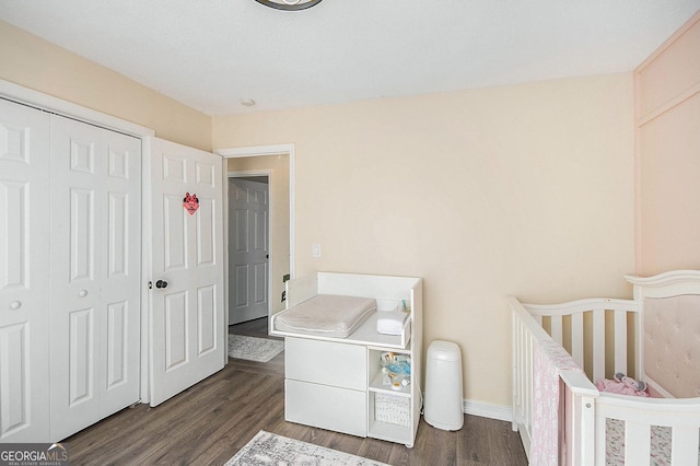 bedroom featuring a closet, baseboards, and dark wood-style flooring