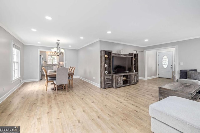 living area with a notable chandelier, recessed lighting, light wood-style floors, crown molding, and baseboards