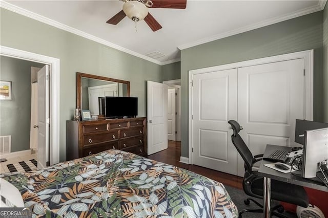 bedroom with ornamental molding, ensuite bathroom, a ceiling fan, dark wood finished floors, and a closet