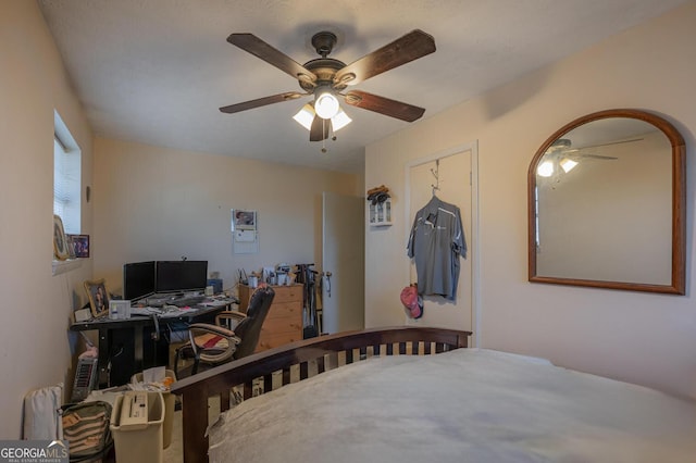 bedroom with ceiling fan