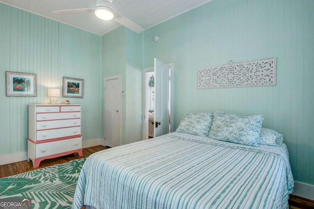 bedroom featuring wood finished floors and a ceiling fan