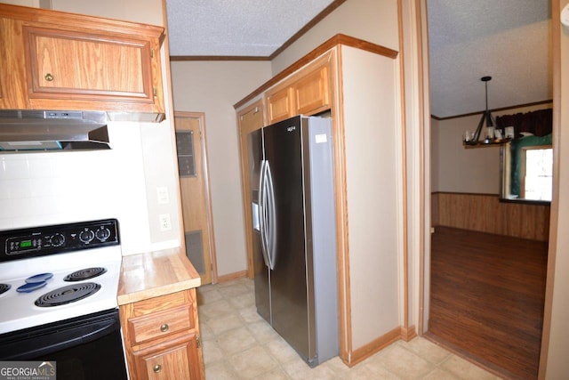 160 Cold Branch Rd, Eatonton, GA 31024 - kitchen with electric range, stainless steel fridge, crown molding, under cabinet range hood, and a textured ceiling