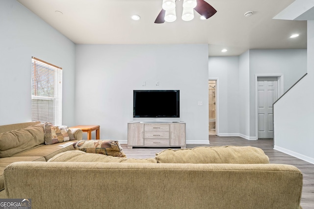 living area featuring recessed lighting, baseboards, wood finished floors, and ceiling fan