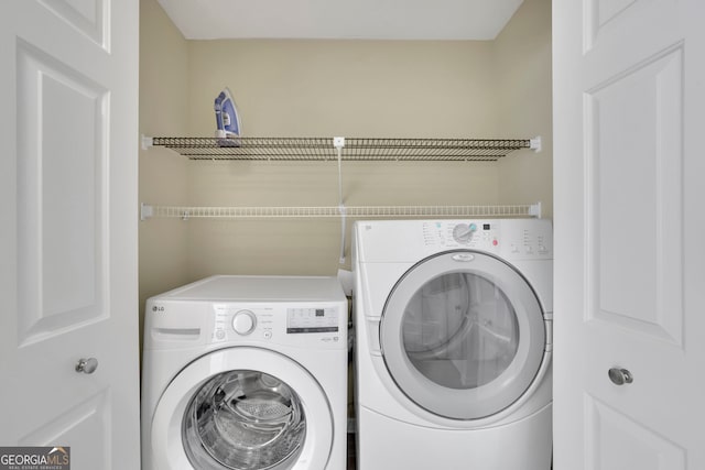 laundry room with laundry area and independent washer and dryer