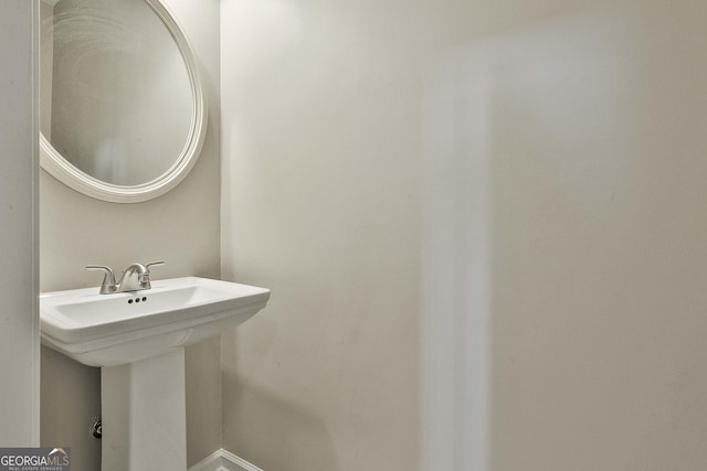 bathroom featuring a sink