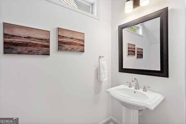 bathroom featuring a sink