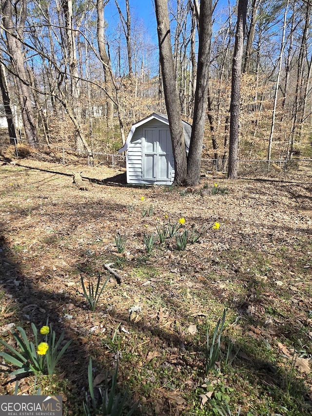 view of yard featuring an outbuilding and a storage shed