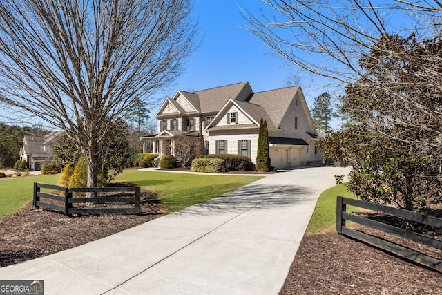 view of front of home featuring driveway, roof with shingles, a front lawn, and fence