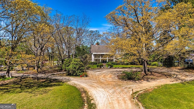 view of front of house with driveway