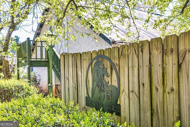 community / neighborhood sign with fence