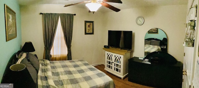 bedroom featuring dark wood-type flooring and a ceiling fan