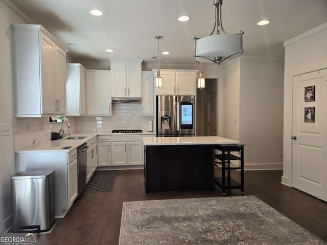 kitchen with stainless steel refrigerator with ice dispenser, under cabinet range hood, a sink, a kitchen island, and dishwasher