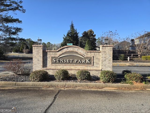 view of community / neighborhood sign