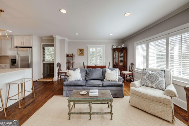 living area with recessed lighting, baseboards, ornamental molding, and dark wood-style flooring