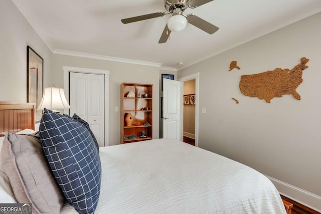 bedroom with a closet, a ceiling fan, crown molding, and baseboards