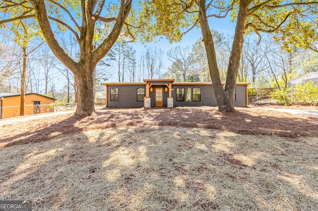 mid-century home featuring fence