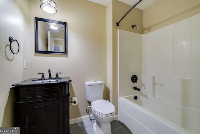 full bathroom with washtub / shower combination, baseboards, toilet, and vanity