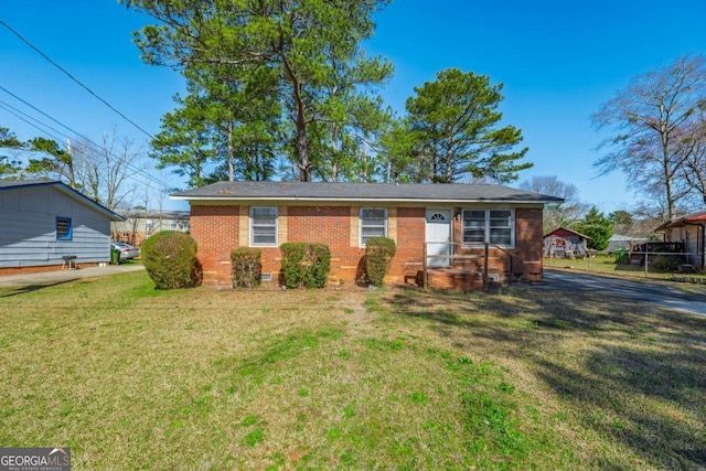 view of front of home featuring crawl space, brick siding, and a front lawn