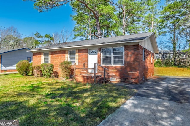 view of front facade featuring brick siding, crawl space, and a front lawn